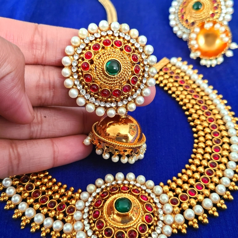Necklace and earing (kundan set )